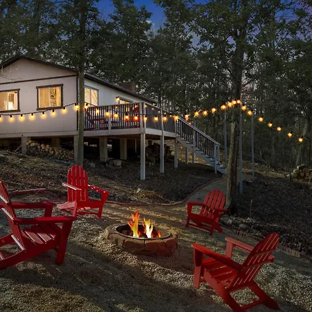 Secluded W Fireplace, Deck, Fire Pit, Grill & Wifi